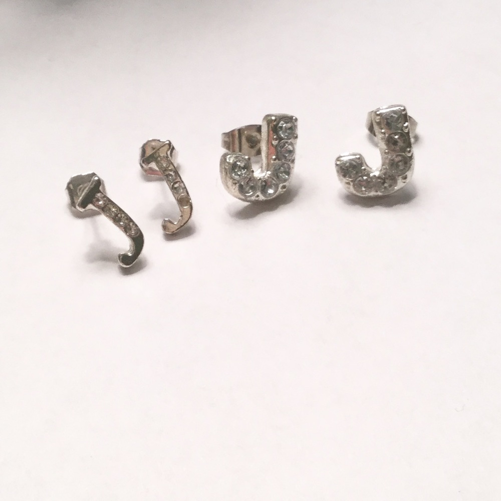 ✨'J' Earrings ✨