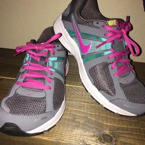 Nike Women's Running Shoe •