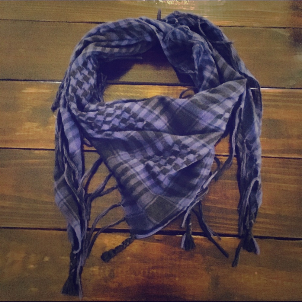 Scarf.