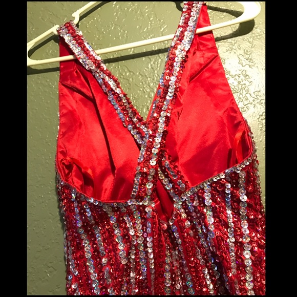 🌹🌹Stunning Red Dress🌹🌹 - Picture 3 of 4