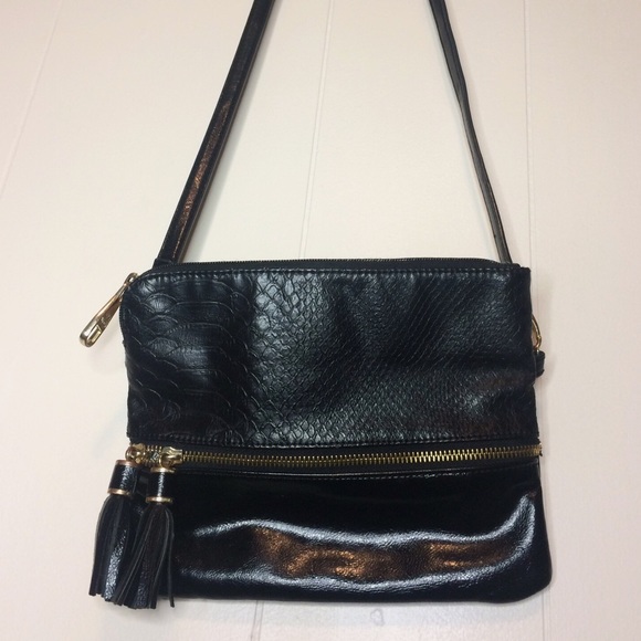 Steve Madden Handbags - Steve Madden Small Black Adjustable Crossbody