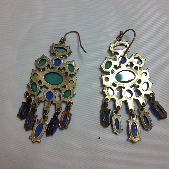 Gina's Closet earrings - Picture 2 of 4