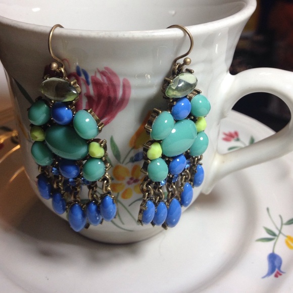 Gina's Closet earrings - Picture 3 of 4