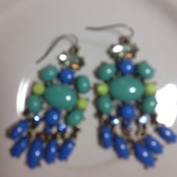 Gina's Closet earrings - Picture 4 of 4