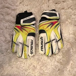 Goalie gloves, size 6, reusch