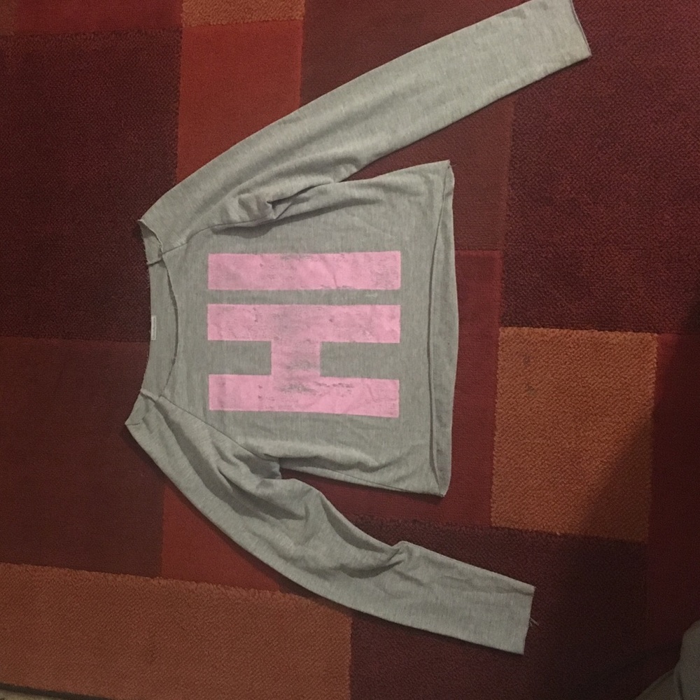 Slightly cropped sweatshirt