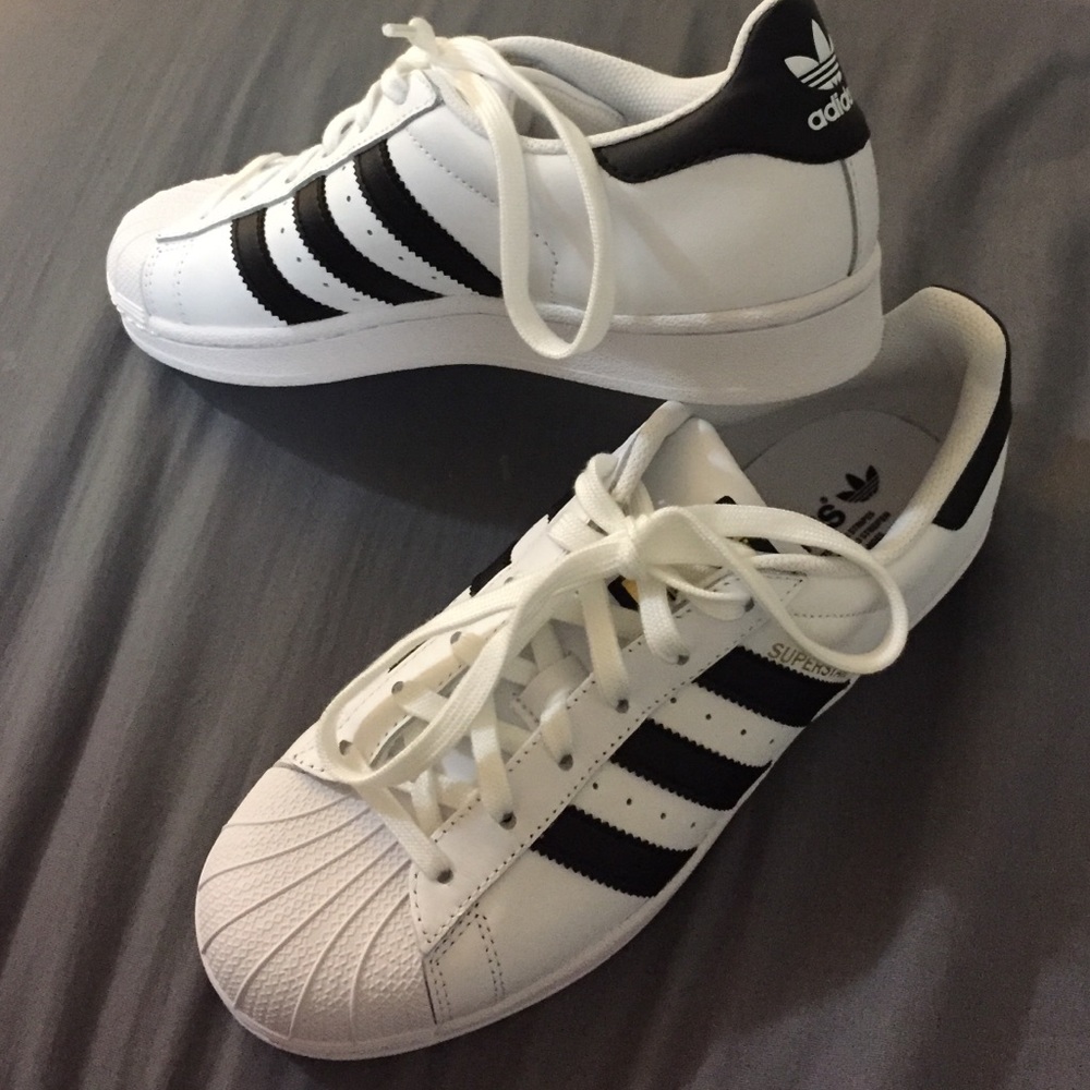 Adidas Superstar sneakers 7.5