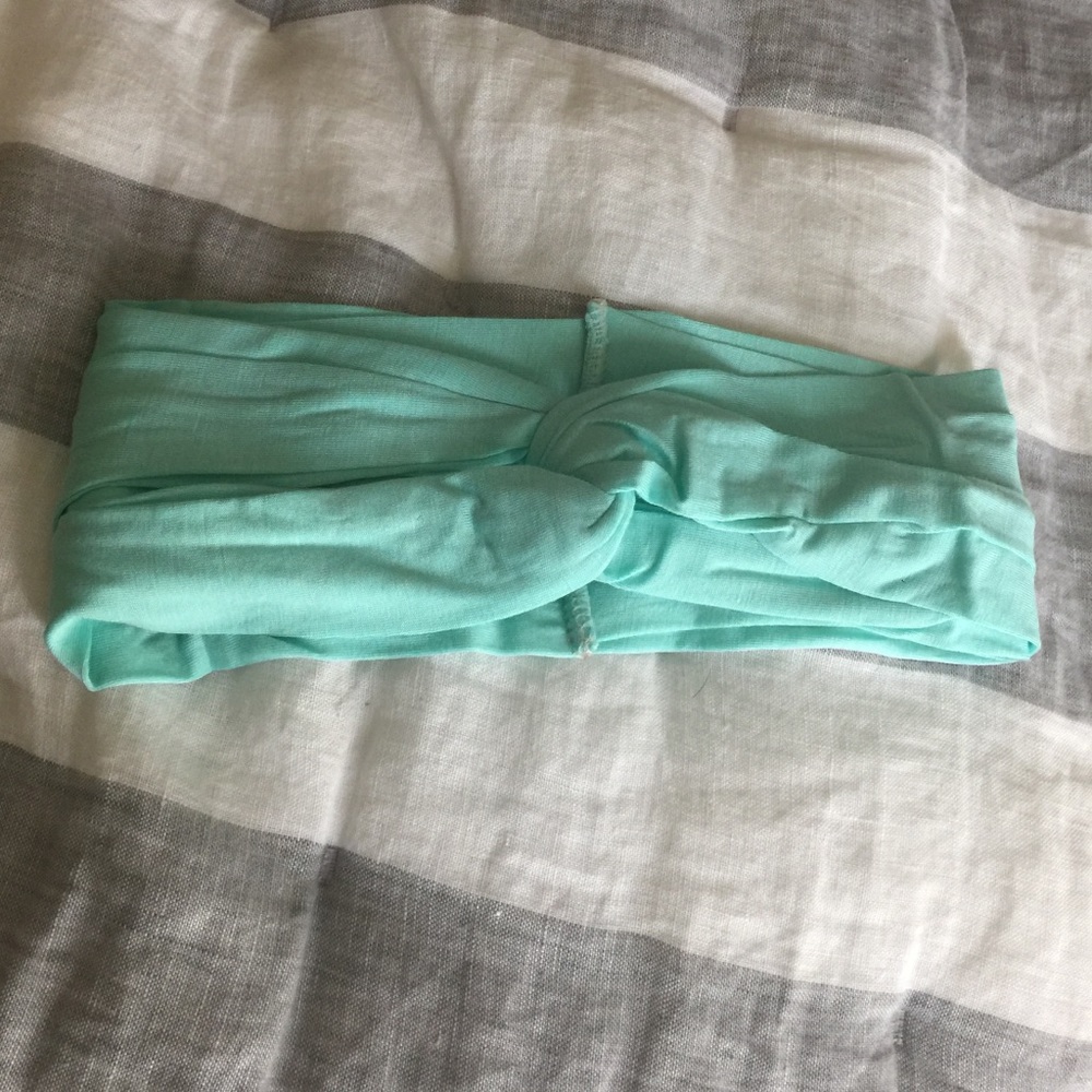 Just in! Mint green twist headband - Picture 3 of 3