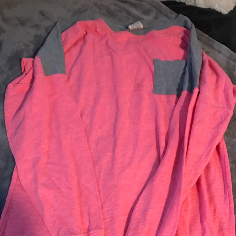 Cute pink top!