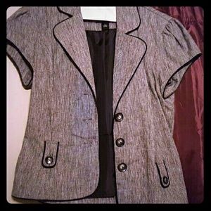 A Byer gray and black short sleeved blazer
