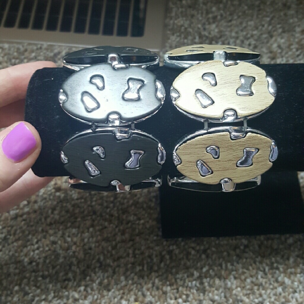 Set of two stretch cheetah print bracelets