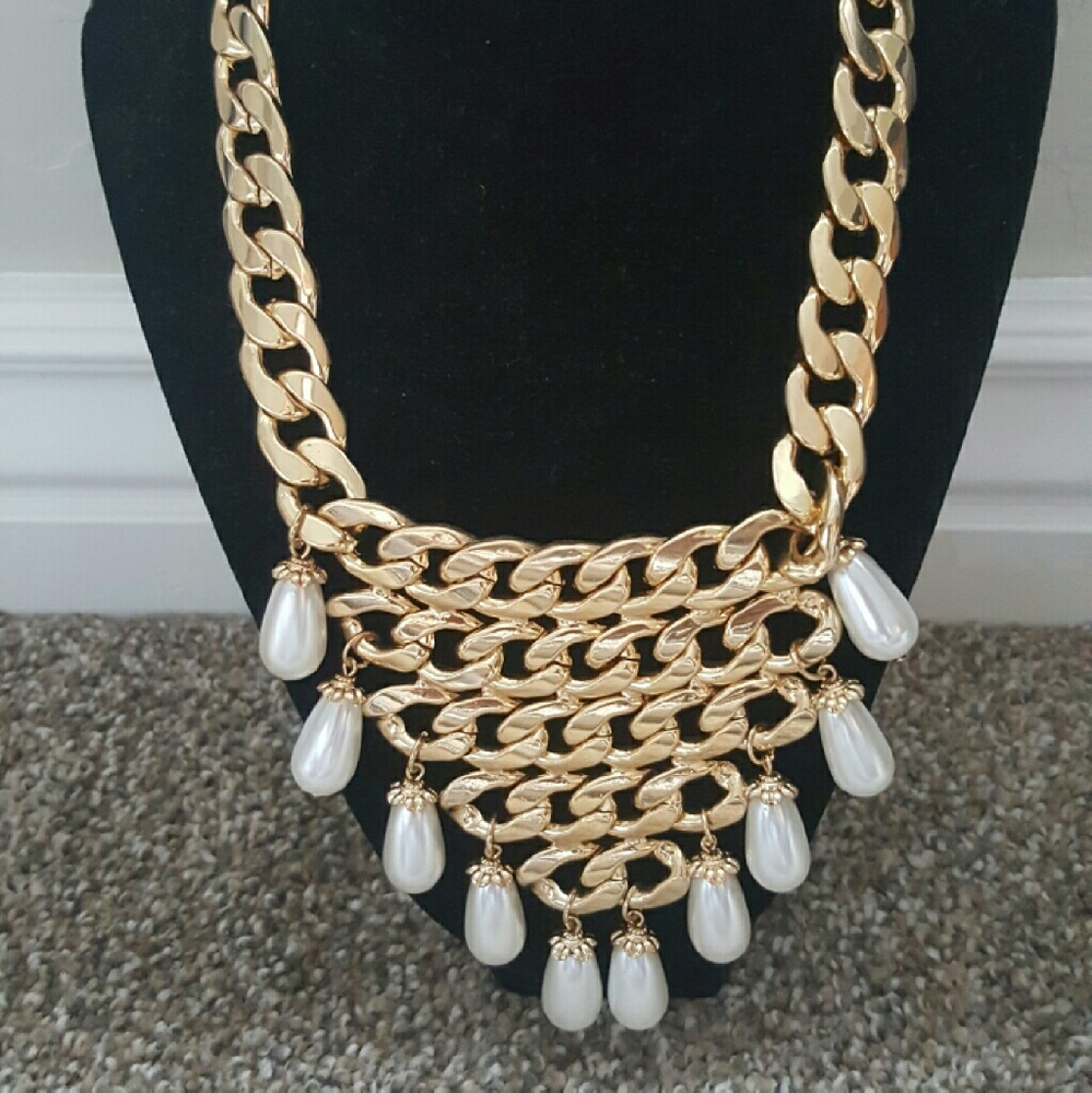 Beautiful gold and white beaded necklace set