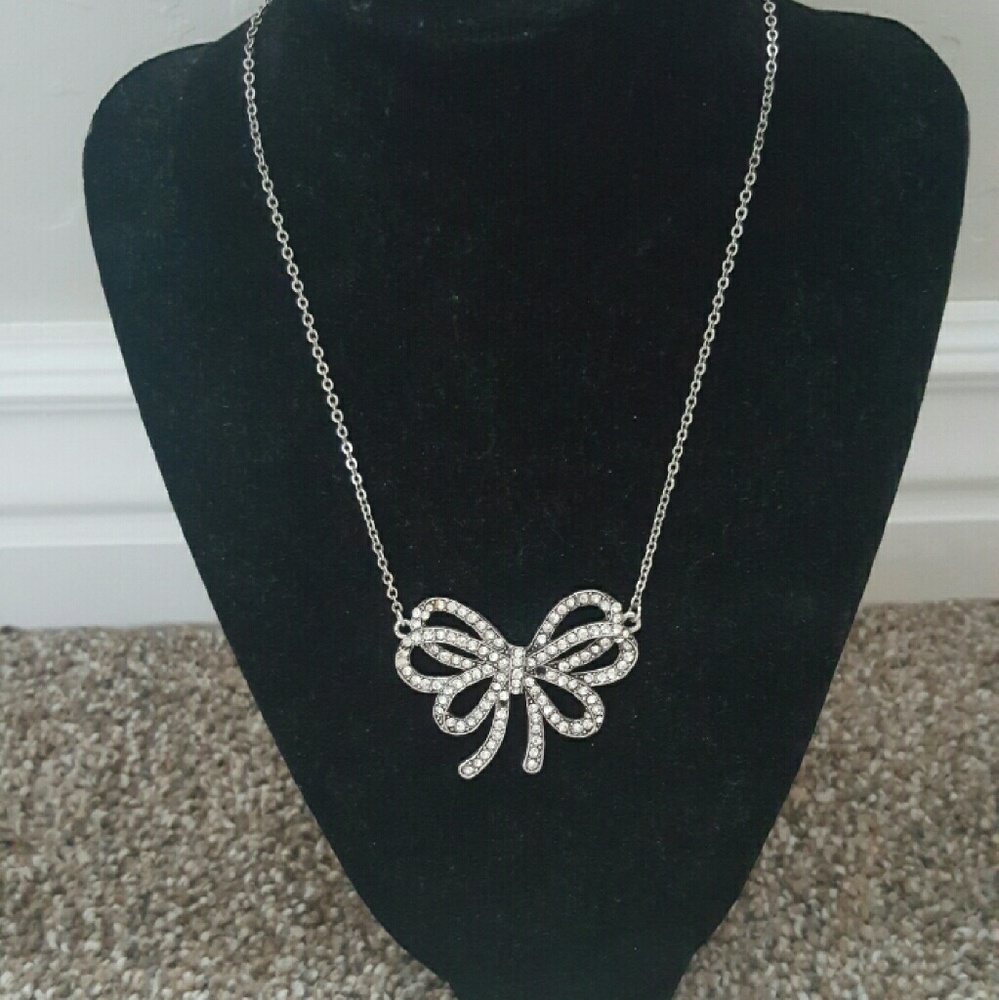 Cookie Lee bow necklace