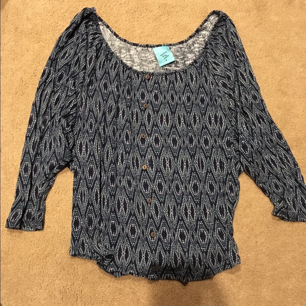 Scoop neck shirt