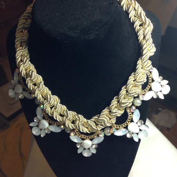 Statement golden rope necklace - Picture 3 of 4