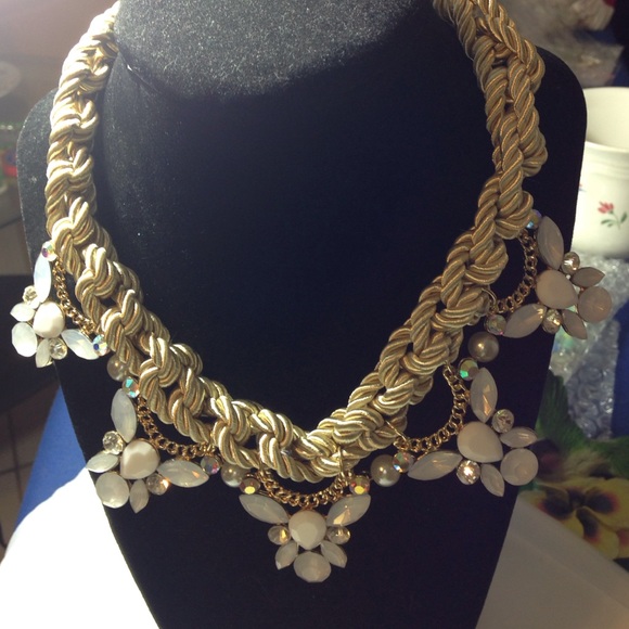 Statement golden rope necklace - Picture 4 of 4
