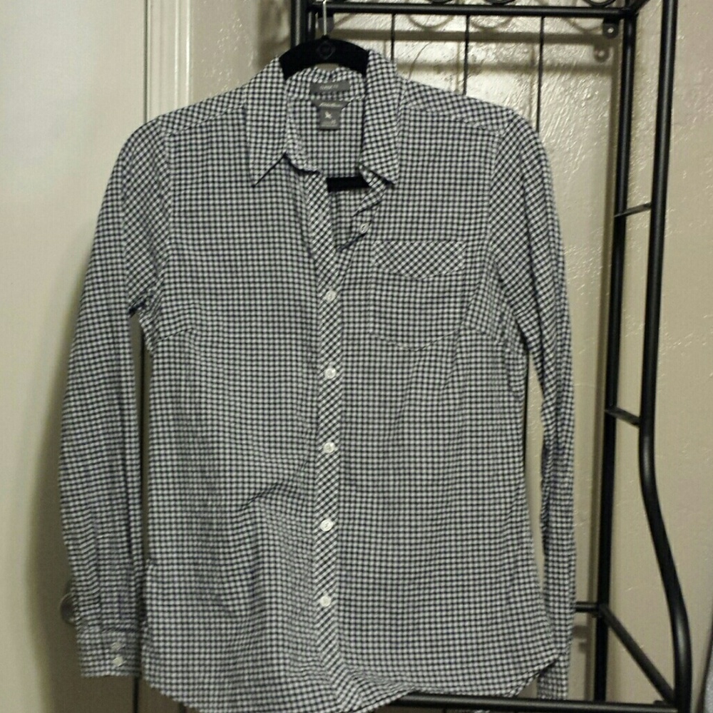 Eddie Bauer Classic Fit button down w/pocket