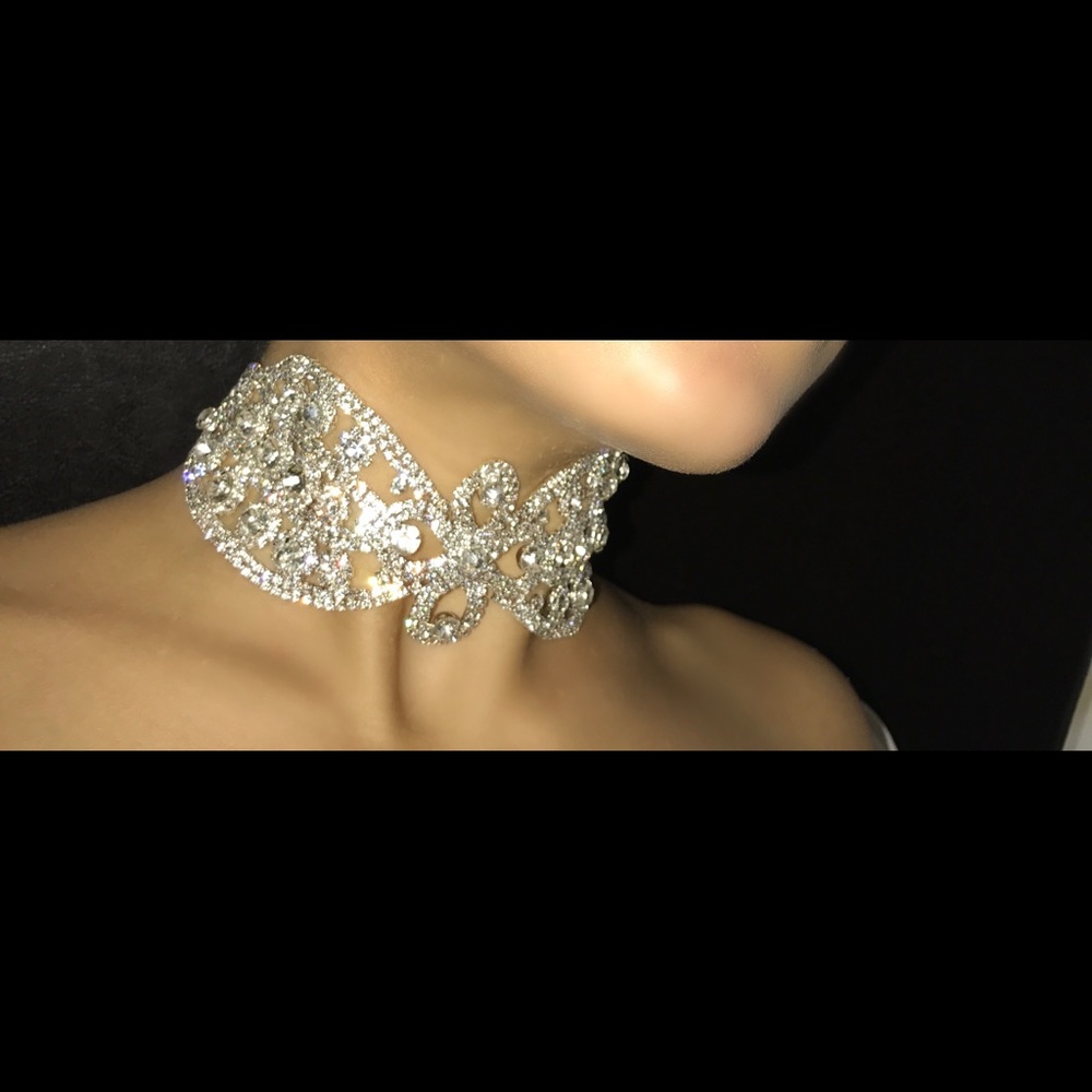Faux Diamond choker, super glamorous! ✨ - Picture 4 of 4