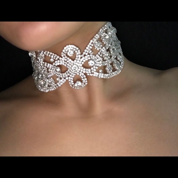 Faux Diamond choker, super glamorous! ✨ - Picture 2 of 4