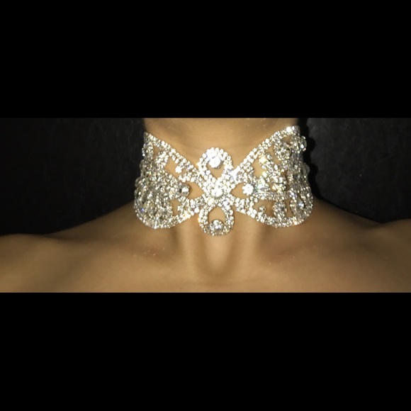 Faux Diamond choker, super glamorous! ✨ - Picture 3 of 4