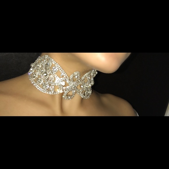 Faux Diamond choker, super glamorous! ✨ - Picture 4 of 4