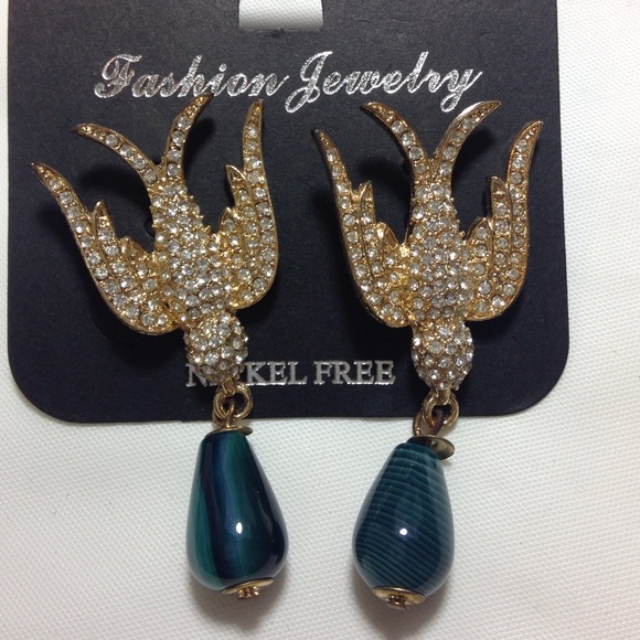 Gina's Closet statement - Picture 2 of 4