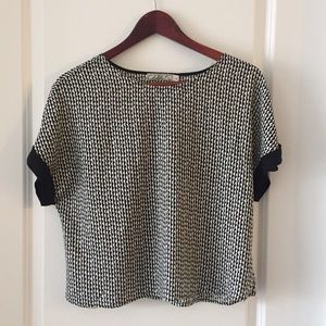 🌼SPRING CLEANING🌼 Black & White Keyhole Blouse