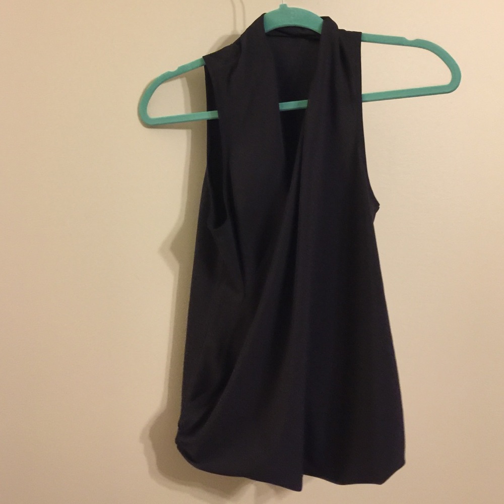 Lululemon tank. Size 4. Great condition.