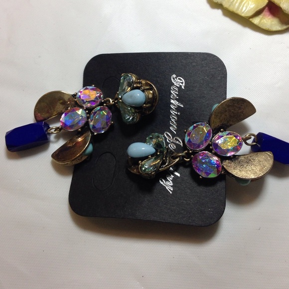 Gina's Closet Statement earrings - Picture 2 of 4