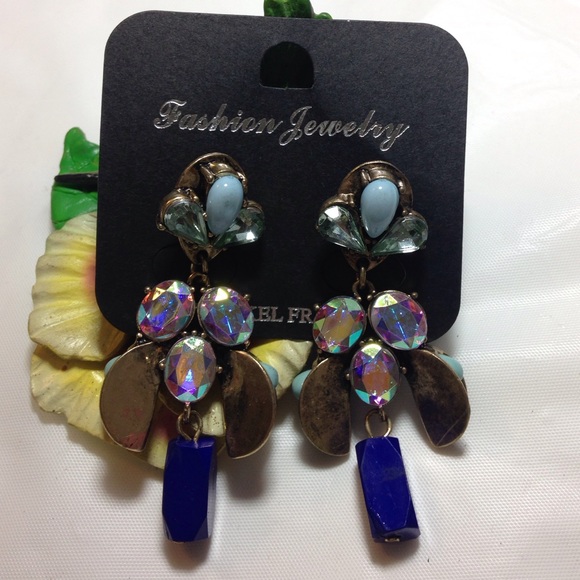 Gina's Closet Statement earrings - Picture 3 of 4