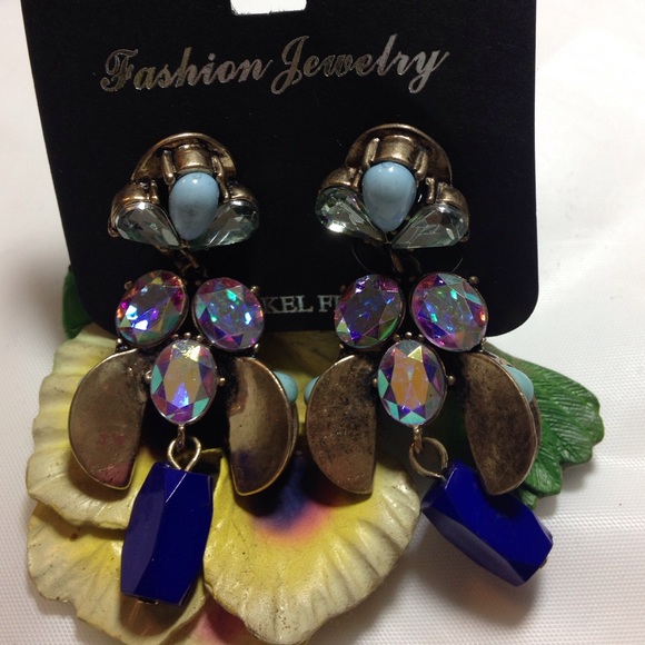 Gina's Closet Statement earrings - Picture 4 of 4
