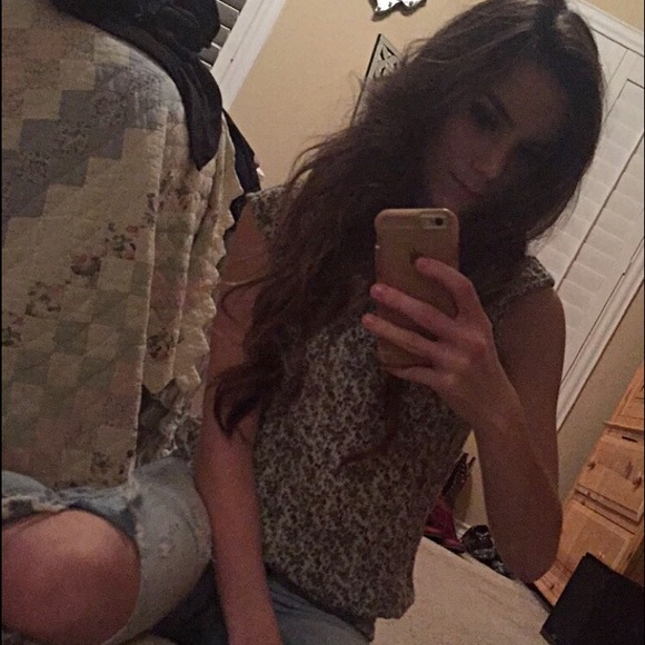 Mia Taylor Your Active Posher :) - Picture 6 of 6