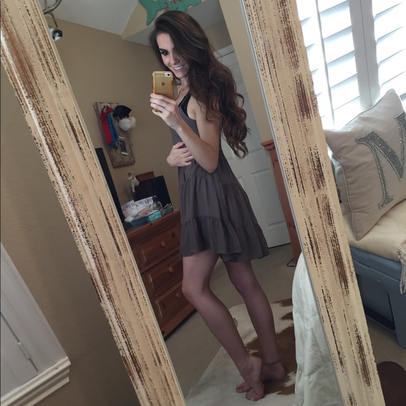 Mia Taylor Your Active Posher :) - Picture 5 of 6