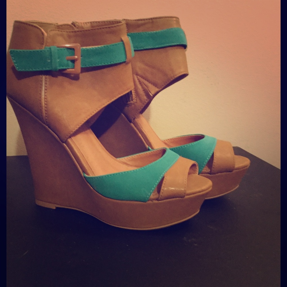 CHARLOTTE RUSSE Ankle high wedges tan and teal
