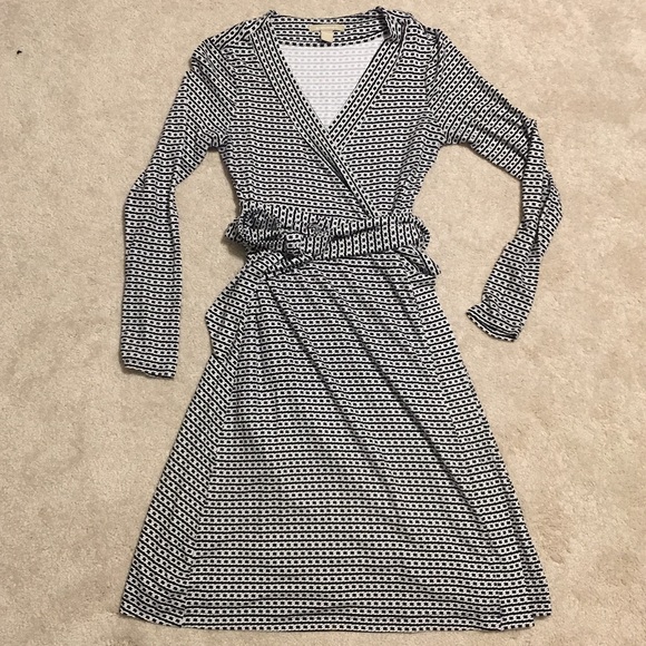 Banana Republic Dresses & Skirts - Banana Republic Navy Chain Wrap Dress