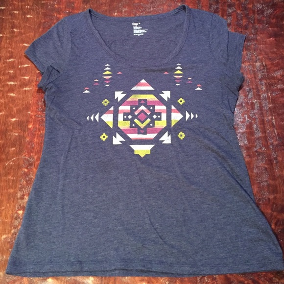 GAP Tops - Gap Scoop Neck Graphic Tee GAP Tops - Gap Scoop Neck Graphic Tee
