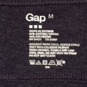GAP Tops - Gap Scoop Neck Graphic Tee GAP Tops - Gap Scoop Neck Graphic Tee
