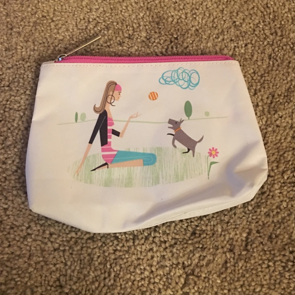 ☘️Brand new never used Clinique makeup bag🍀