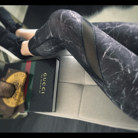 SOLD OUT // Marble & Mesh Workout Capri Leggings - Picture 3 of 6