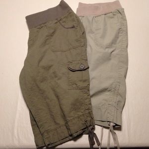 Bundle of 2 maternity cargo capris