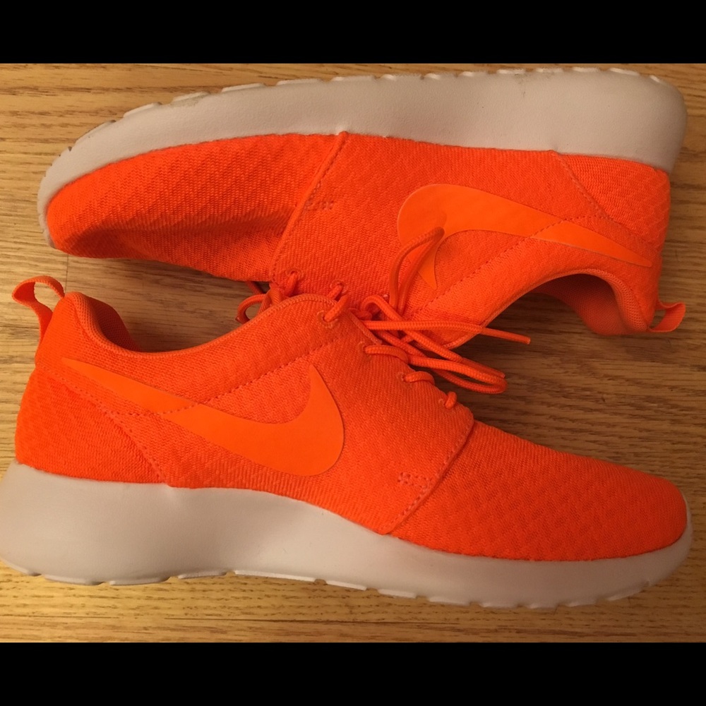 Orange & white nikes! Never worn!! PERF CONDITION