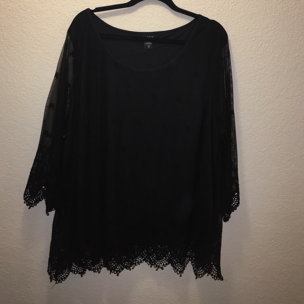 Lace and crochet 3/4 sleeve