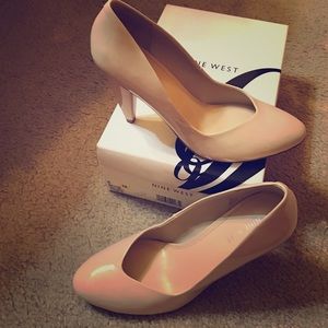 NW- Natural Patent leather pumps