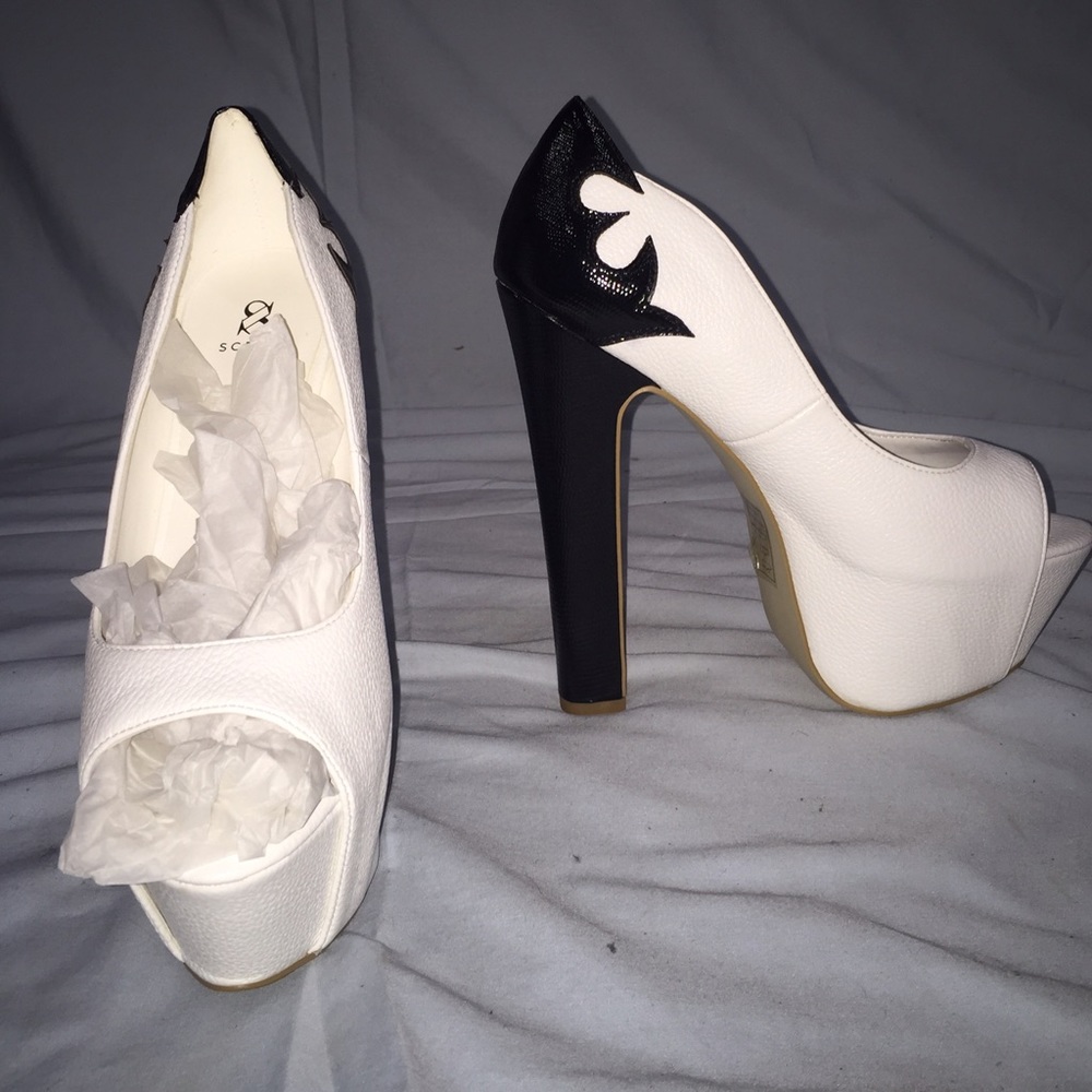 "ANABELE" Platforms (never been worn before) NWT