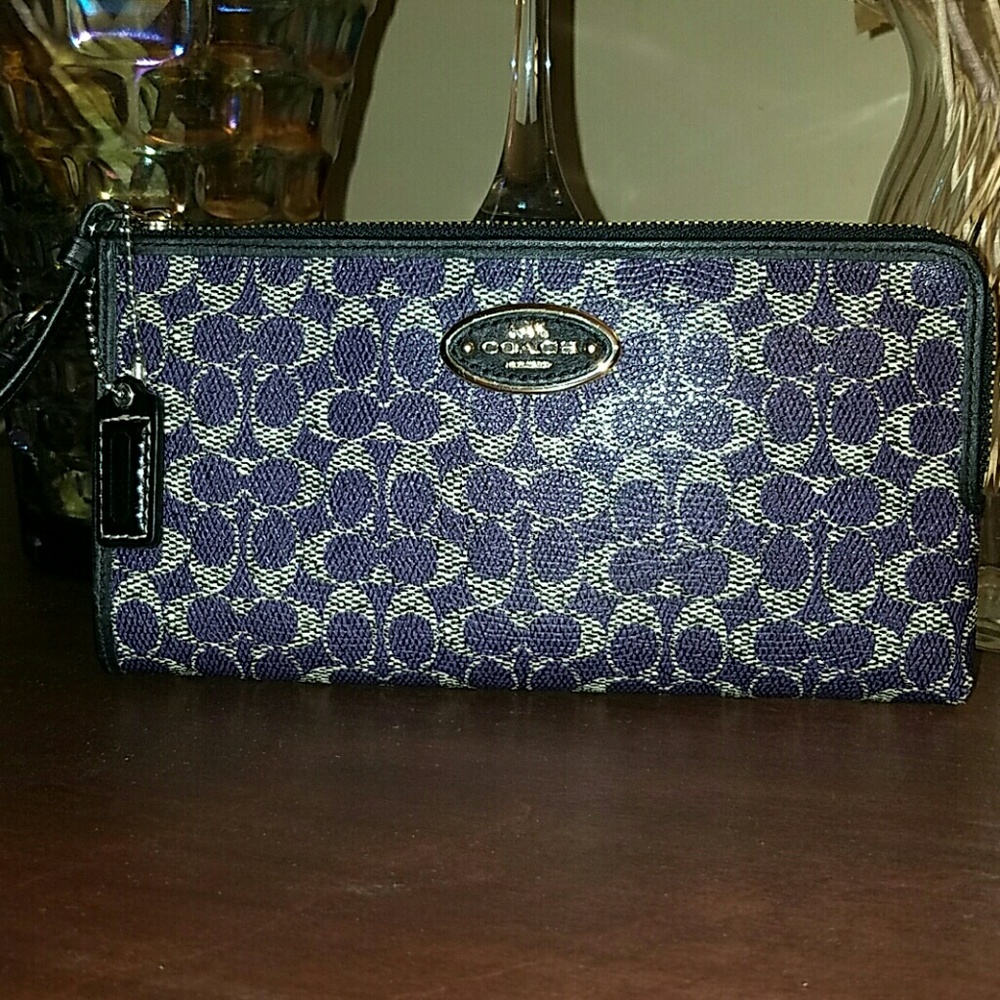 Authentic Coach Zip Around Large Wristlet