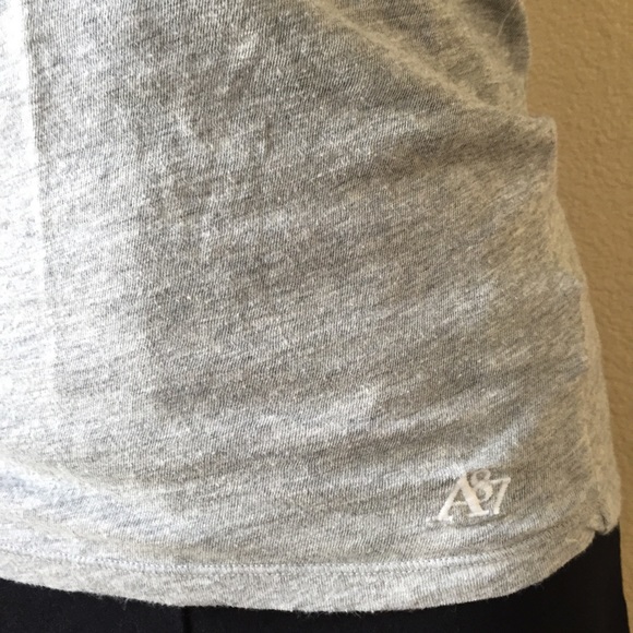 💟 Solid Grey V-Neck Shirt - Picture 4 of 4