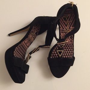 Jessica Simpson heels 👠