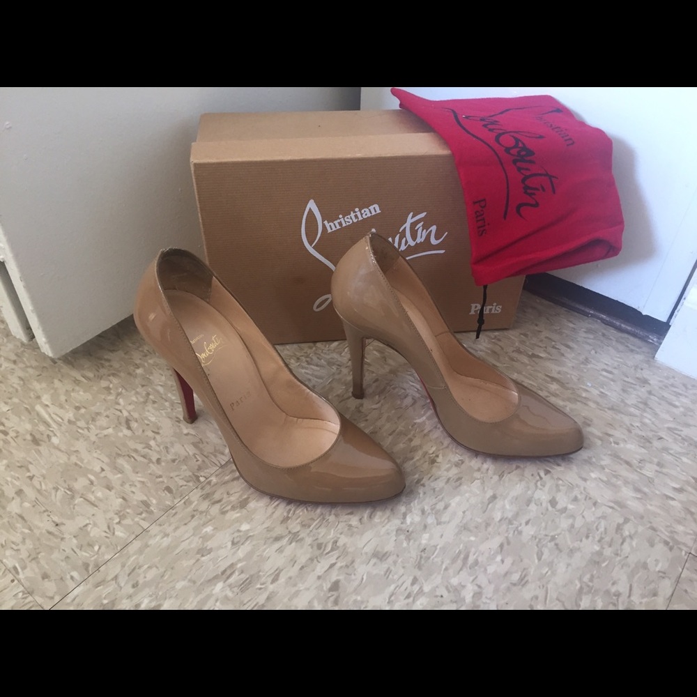 Camel Christian Louboutin paten leather shoe
