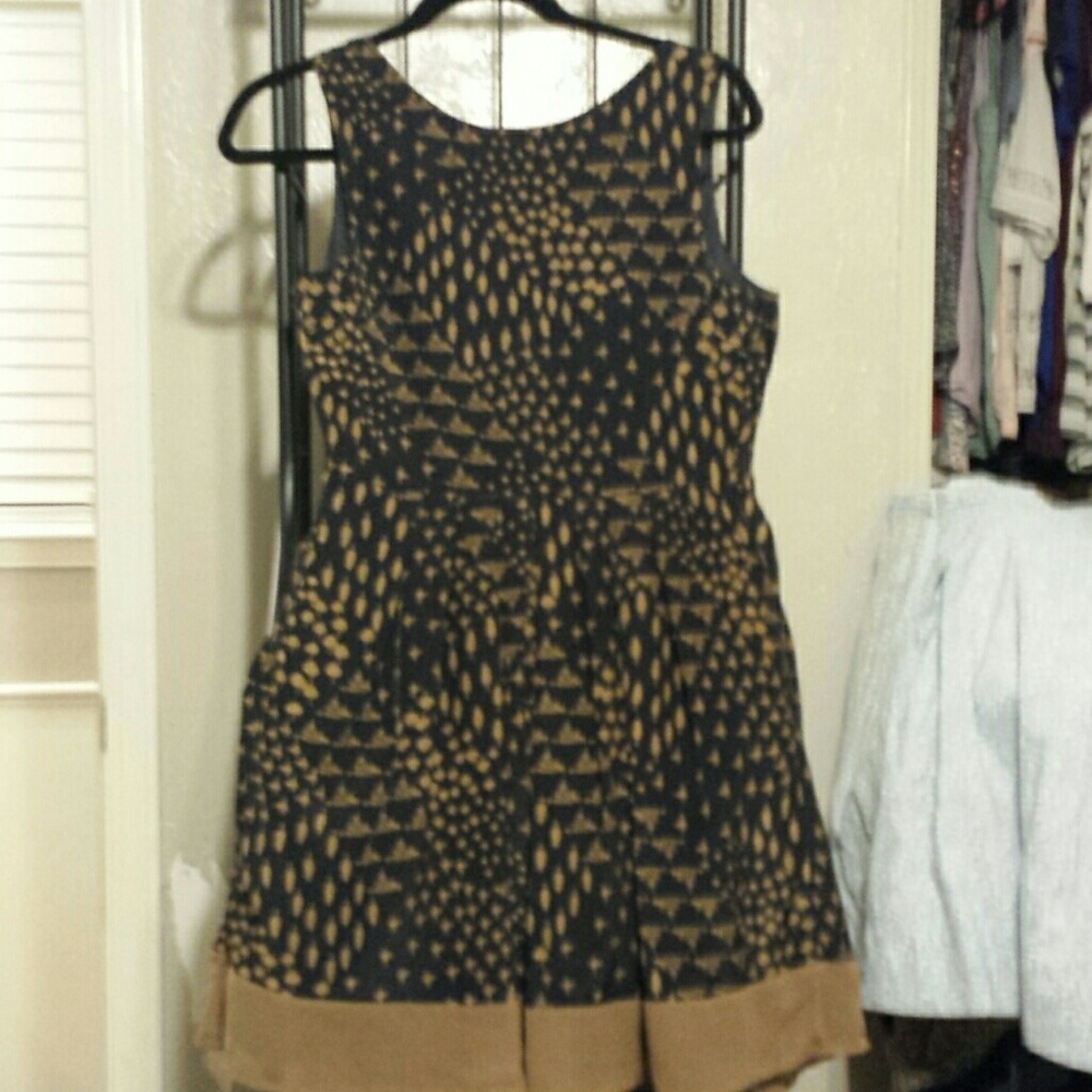 Beautiful fit & flare navy dress with brown detail