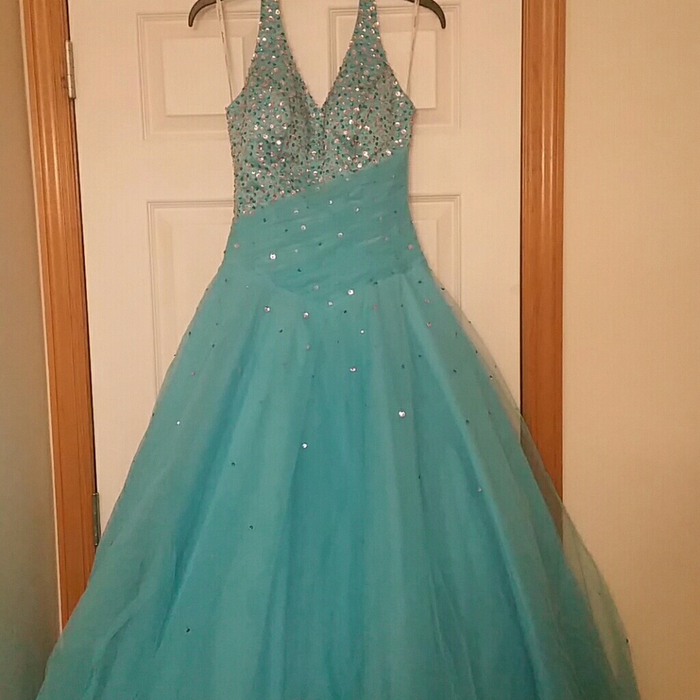 Dress - Picture 2 of 4